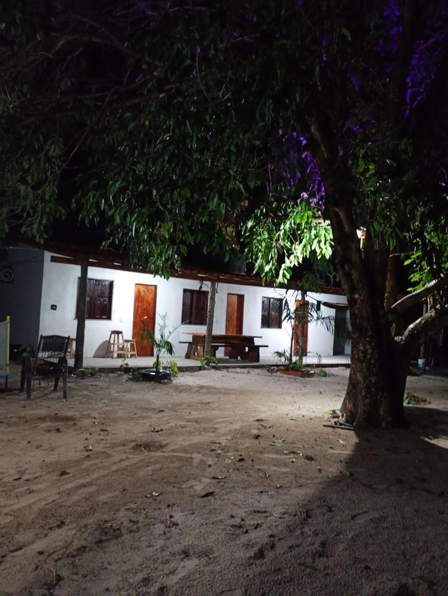 Hostel E Camping Na Rua Das Flores Santo Amaro do Maranhao Esterno foto